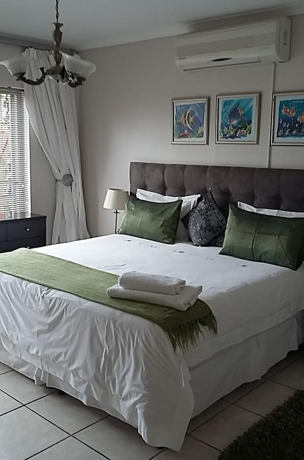 Scorpio Guest House Vredenburg Bagian luar foto